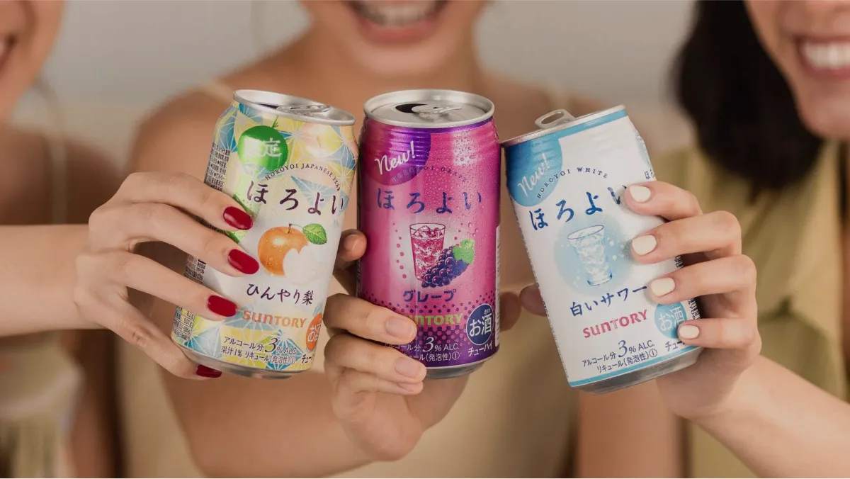 image of three people enjoying Horoyoi®drinks