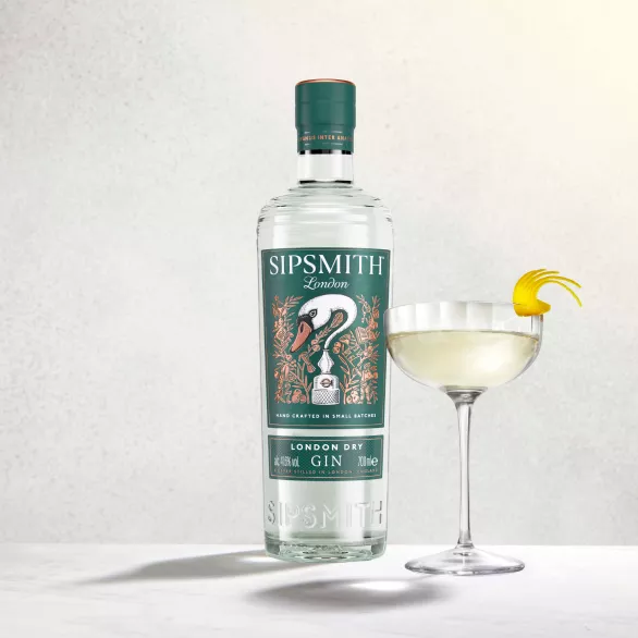 Sipsmith bottle and cocktail glass