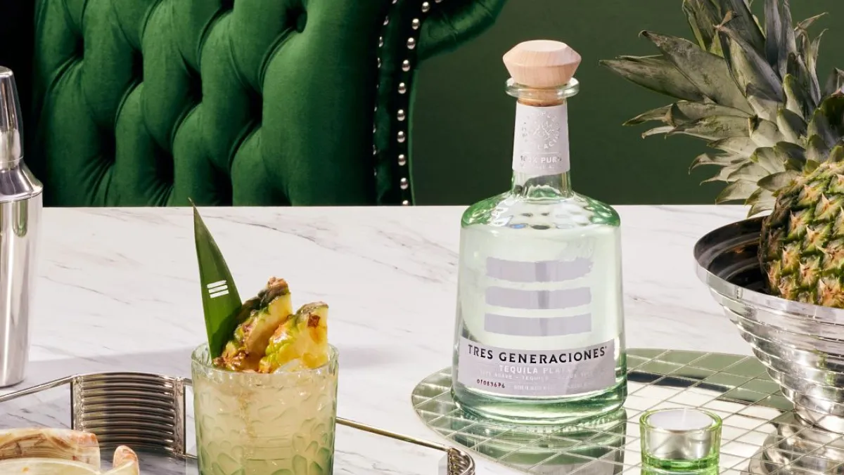 image of Tres Gen Plata Tequila bottle and filled cocktail glass placed on table